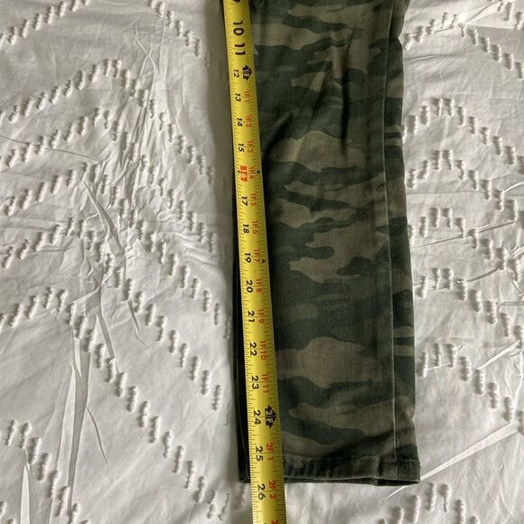 ✨5 for $15✨ Universal Thread High Rise Camo Pants - Picture 8 of 10